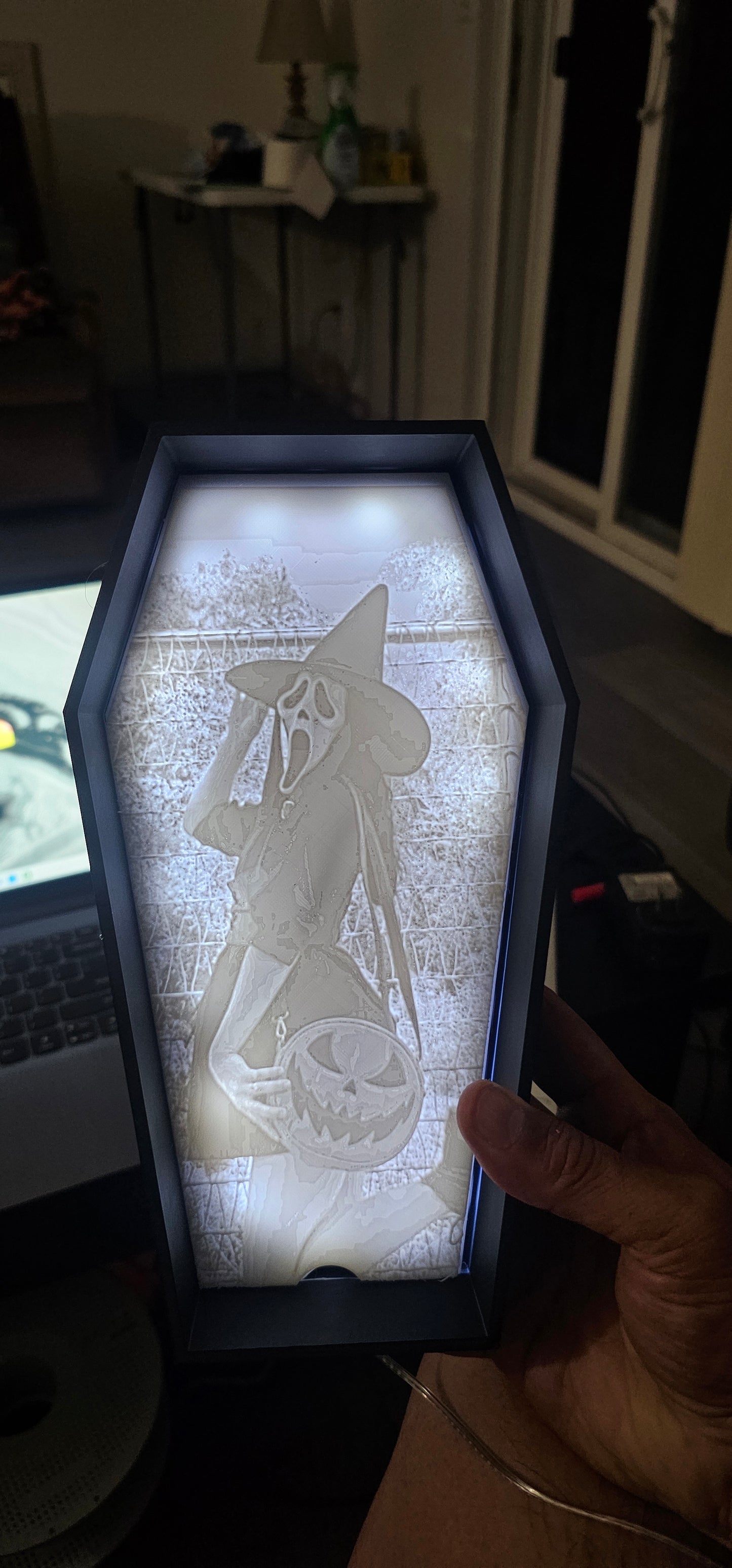 Customizable 3D-Printed Coffin Lithophane Black and White – Your Image, Immortalized!